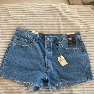 Womens Levi’s 501 shorts, size 34, NWT.